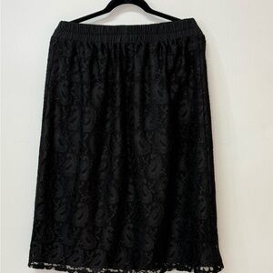 Chic Black Lace Midi Skirt
